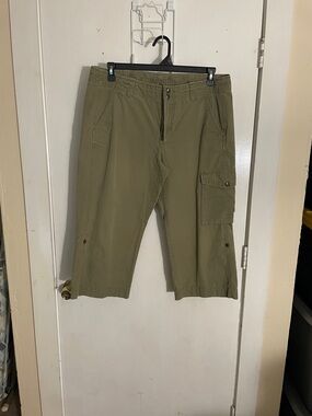 Gap mid rise cropped cargo pants
